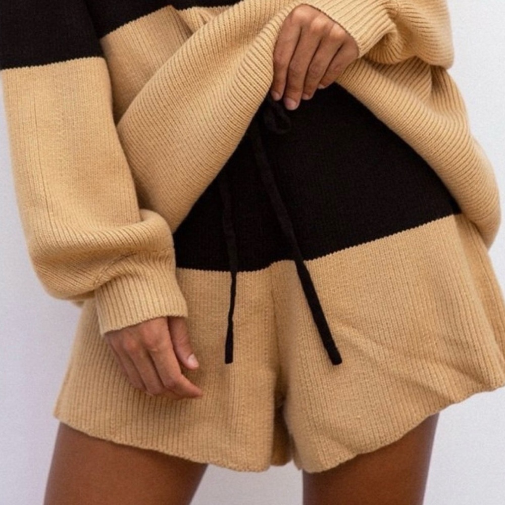Sabo Skirt • Color block knit cosy shorts